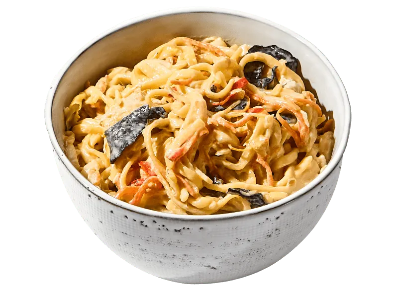 Удон с курицей в сливочно-чесночном соусе